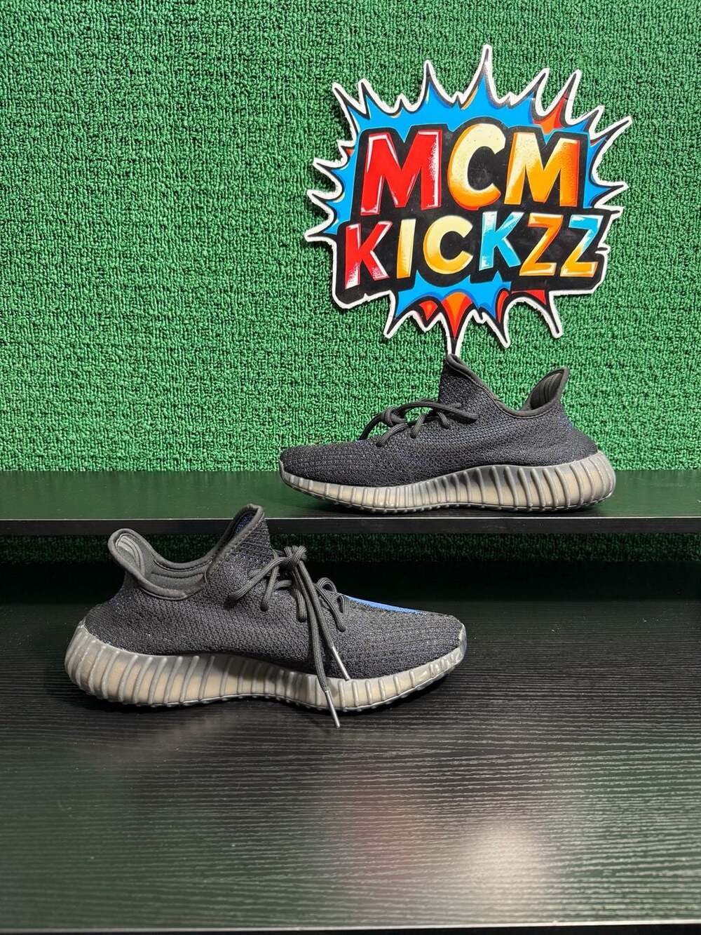 adidas Yeezy Boost 350 V2 Dazzling Blue Men’s Size 11 Brand New - Picture 2 of 5